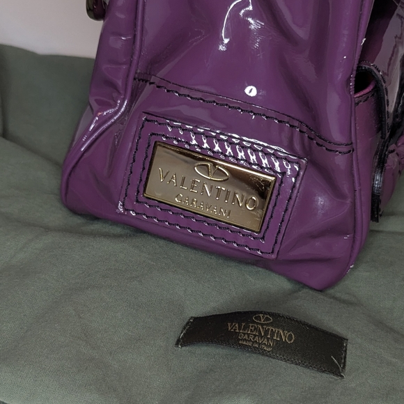 Valentino Garavani Histoire Patent leather large in Plum (purple) shoulder bag - Picture 4 of 16